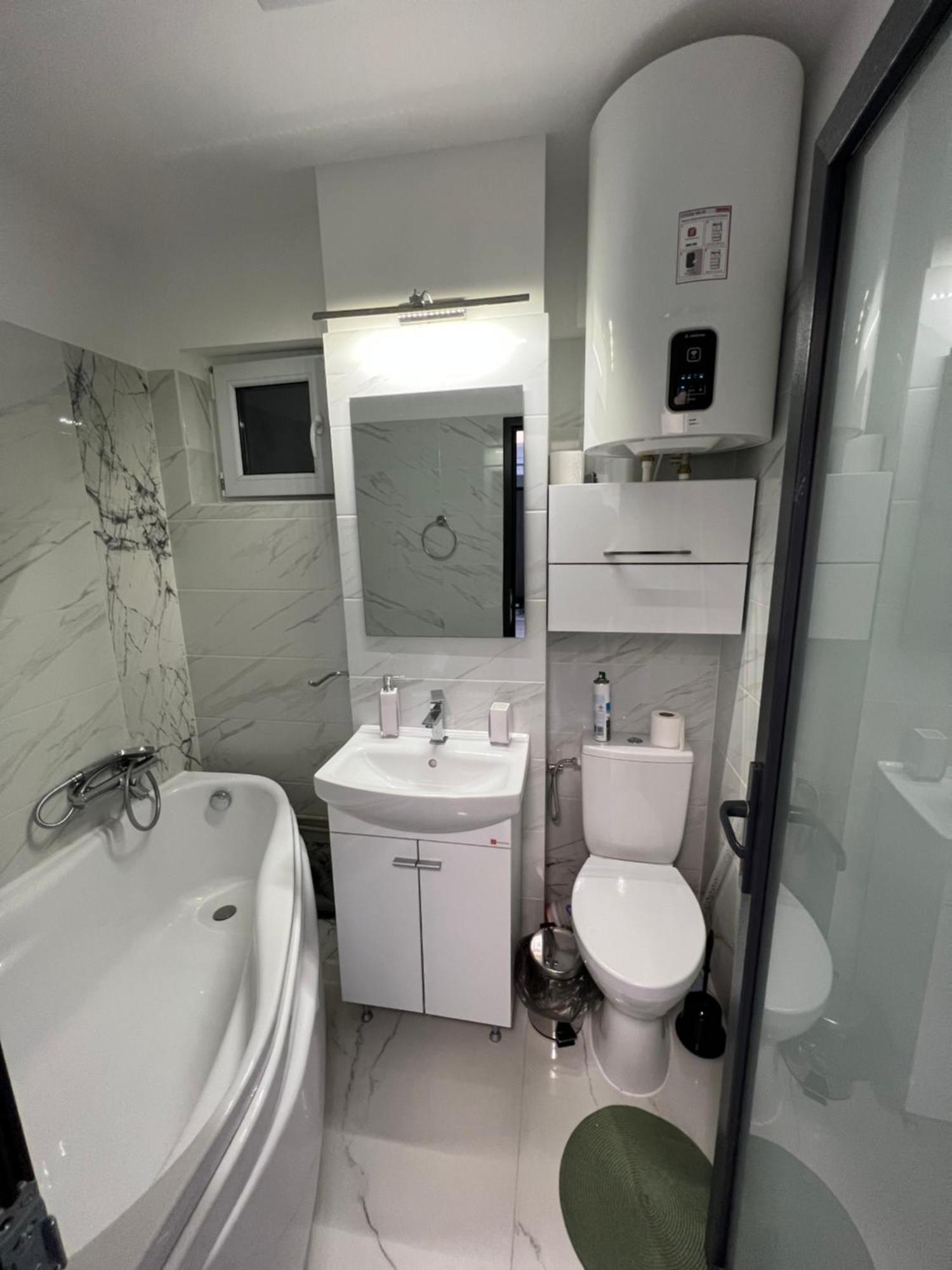 Adi-rents Apartmens דירה